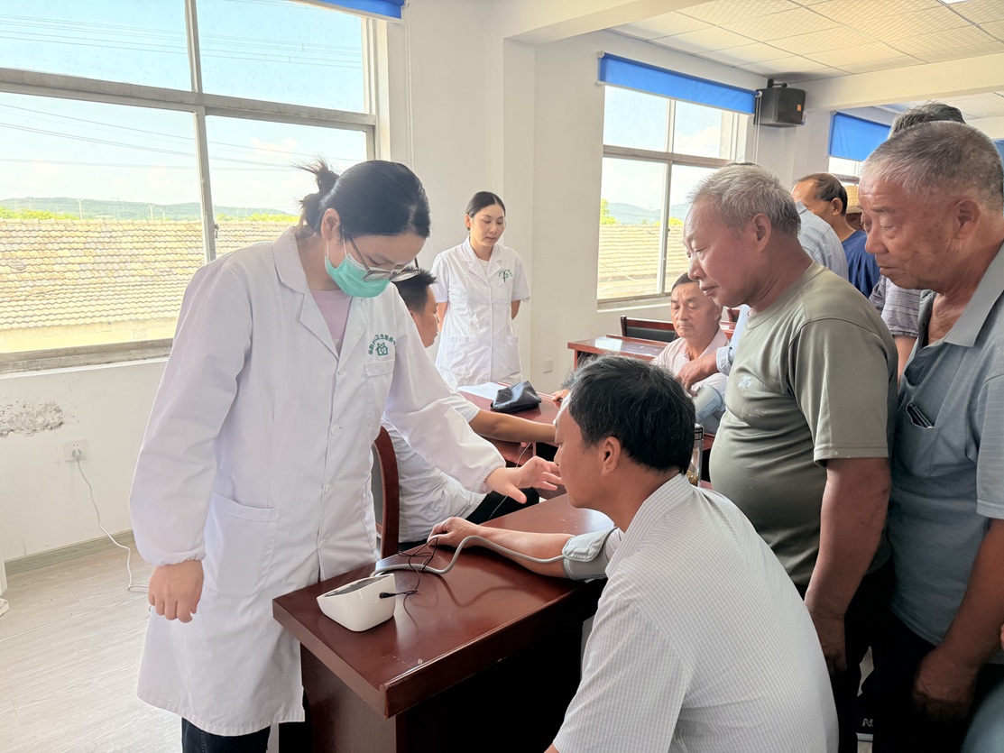 華陽(yáng)街道：秋日高溫關(guān)懷 為老人筑起“健康屏障”